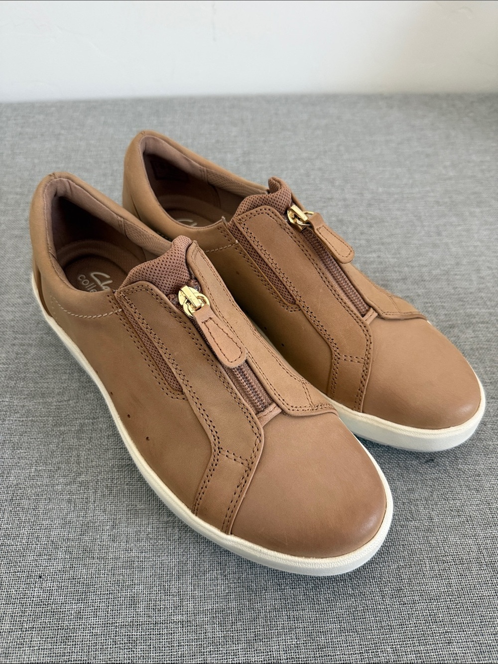 Clarks Layton Rae Tan Zip-Front Casual Sneakers